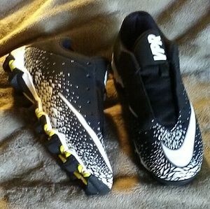 Nike cleats in excellent condition size 3.5 Y